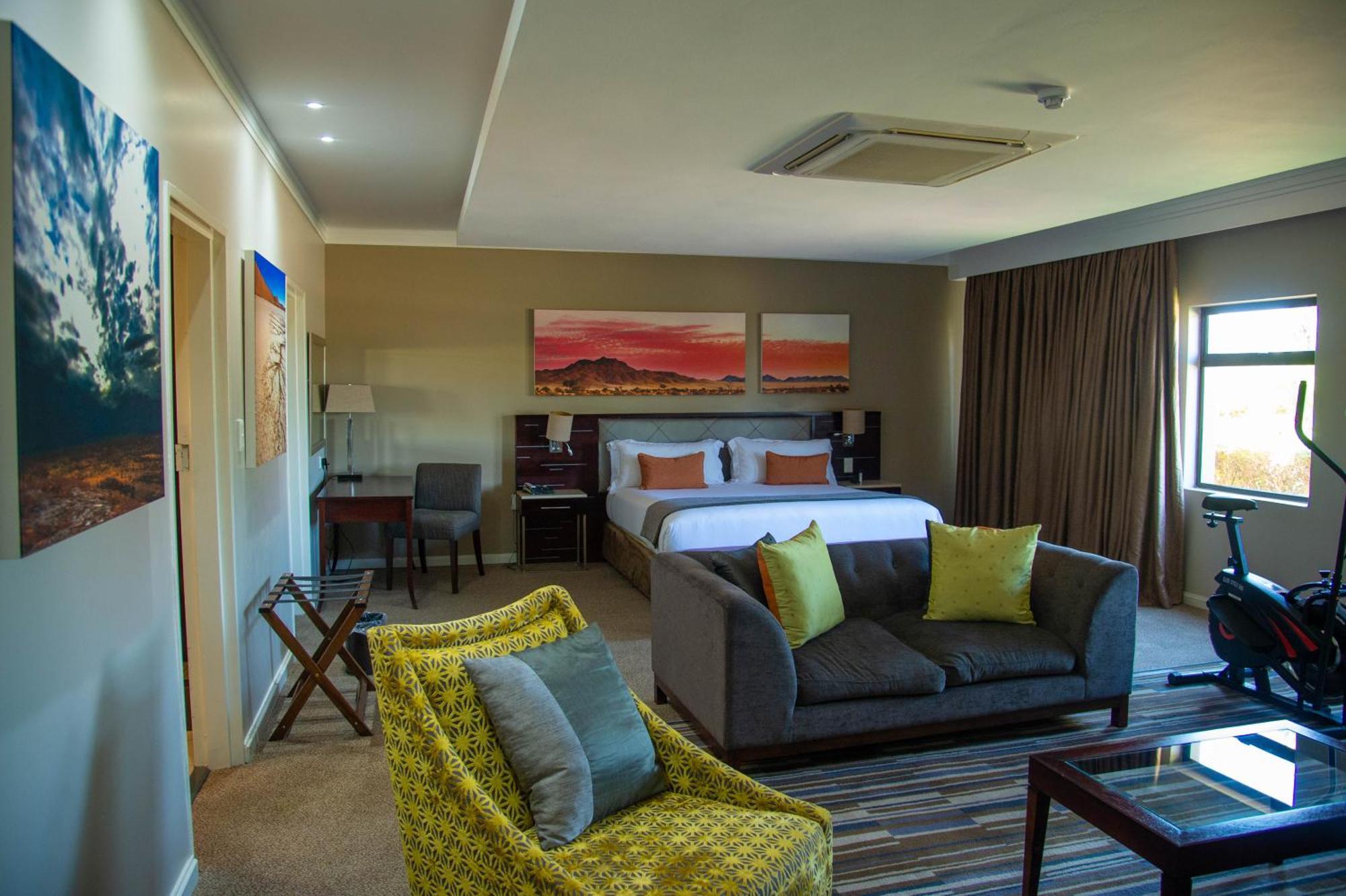 Cresta Mahalapye Hotel Exterior photo