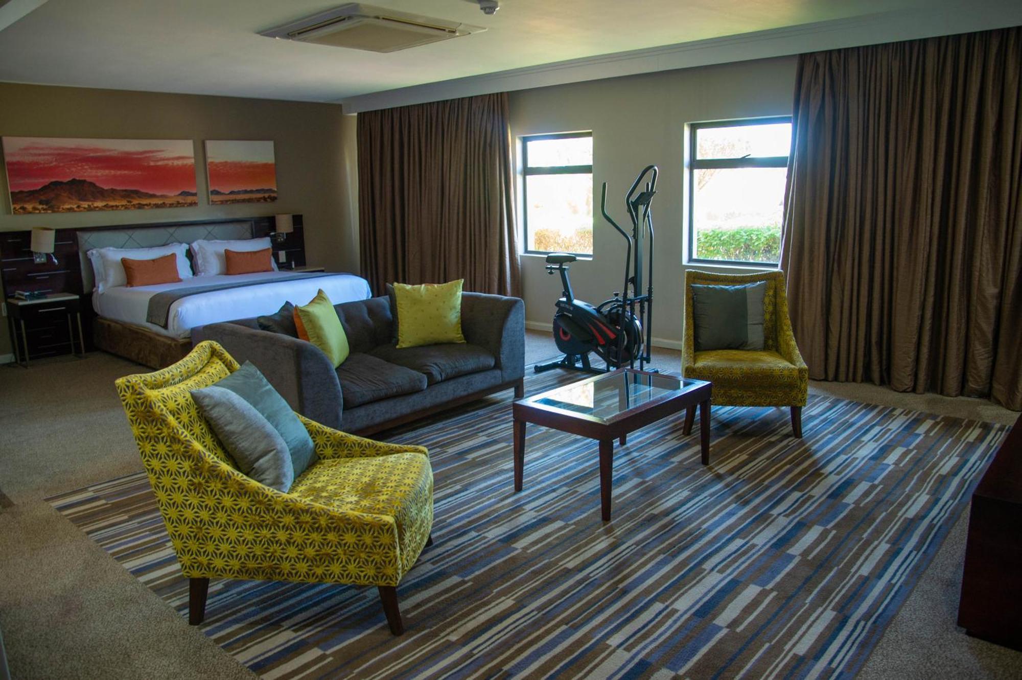 Cresta Mahalapye Hotel Exterior photo